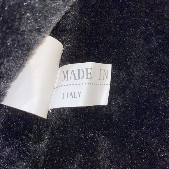 Great Italian leather jacket from F Collection that’s a size Medium. - Picture 4 of 4